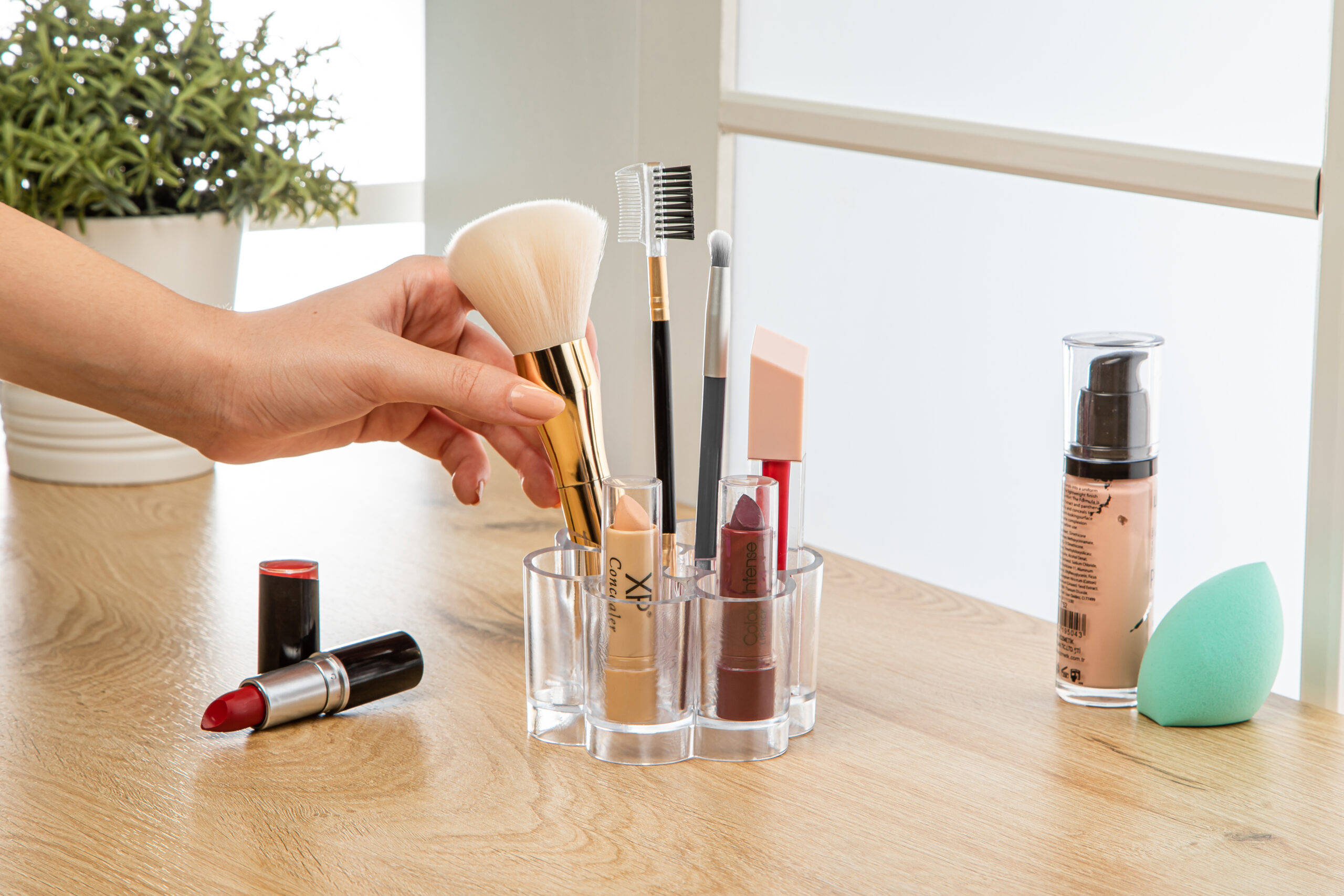 MAKEUP DAISY ORGANIZER