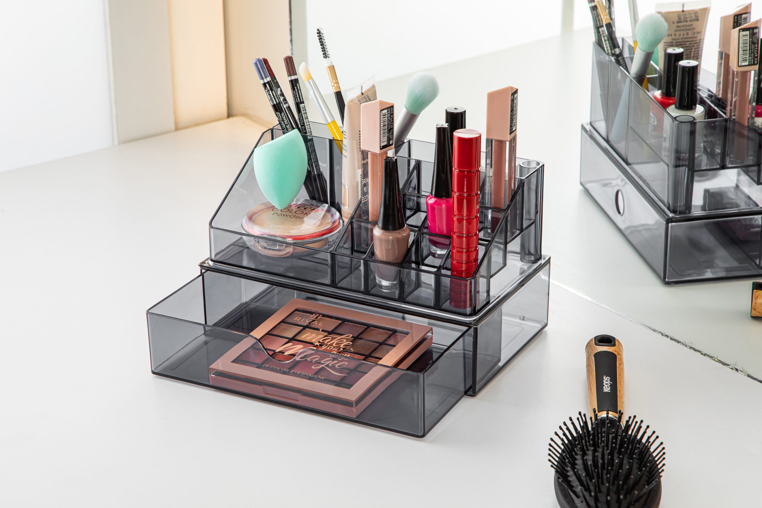 Makeup Daisy Organizer